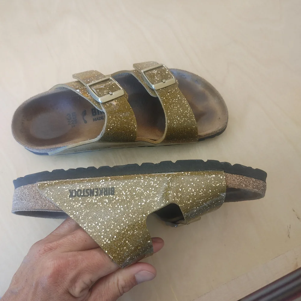 Birkenstock Kids Arizona Sandals in Gold Glitter